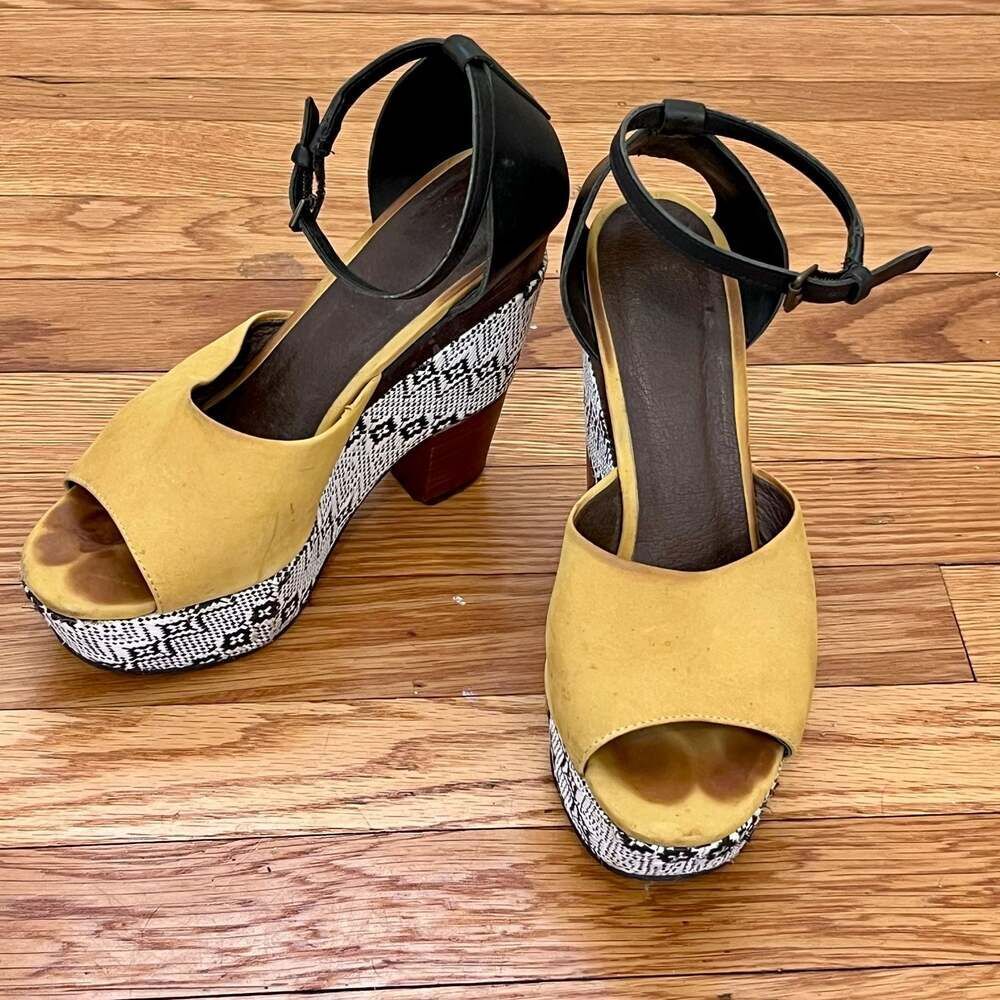 Frye Regina Yellow Suede Geometric Pattern Platform Wedge Sandals Size 7B
